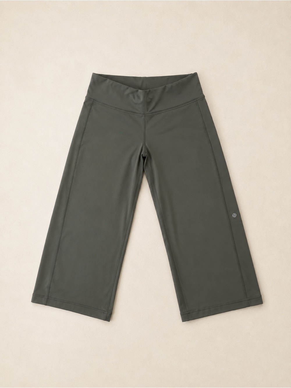 Lululemon Size 4 Wide-Leg Crops in Olive Green / Cropped Green Leggings